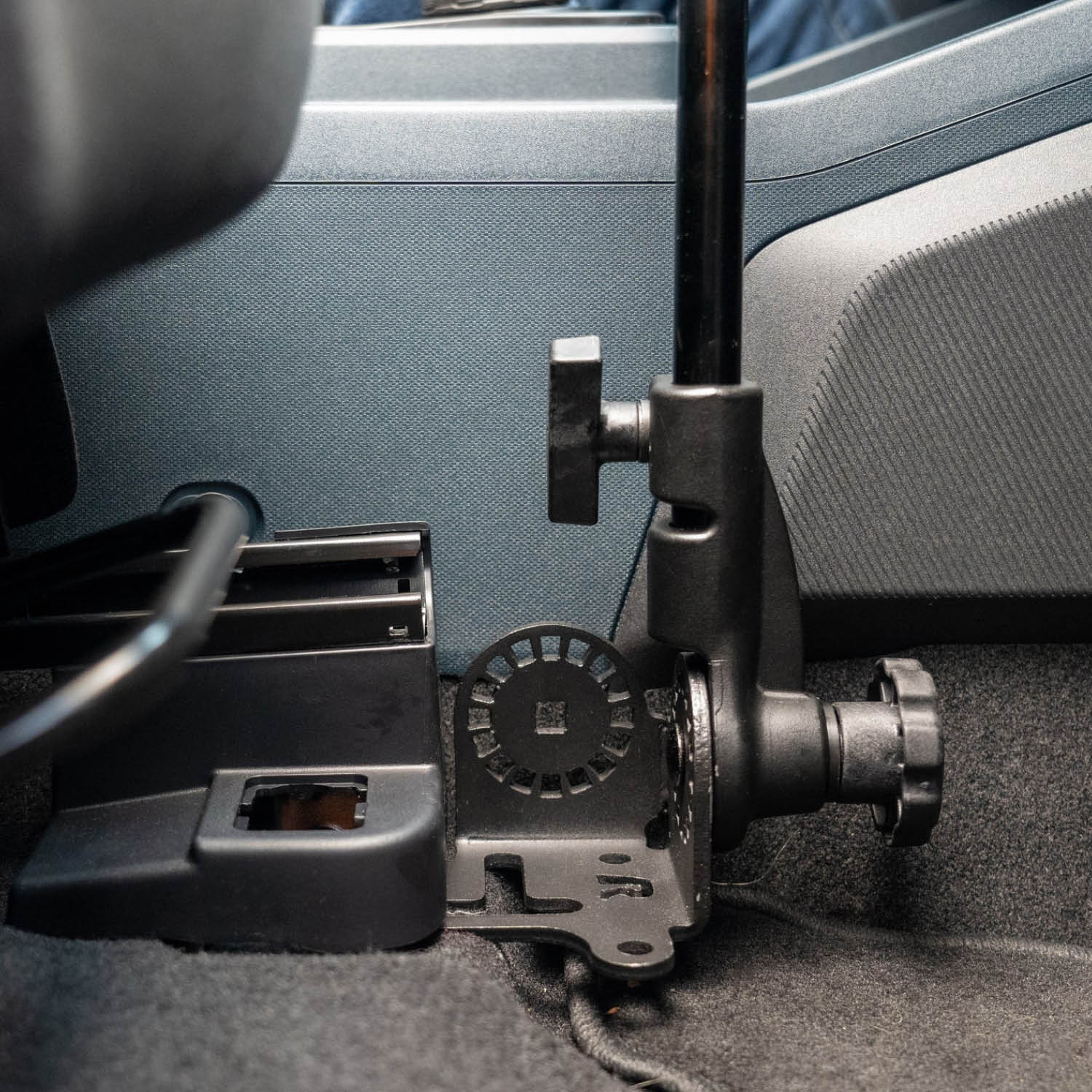 RAM Mounts Pod HD Universal Fahrzeughalterung - C-Kugel (1,5 Zoll), max. 80 cm hoch, mittlerer Verbindungsarm, Diamond Basisplatte, 2-Loch AMPS