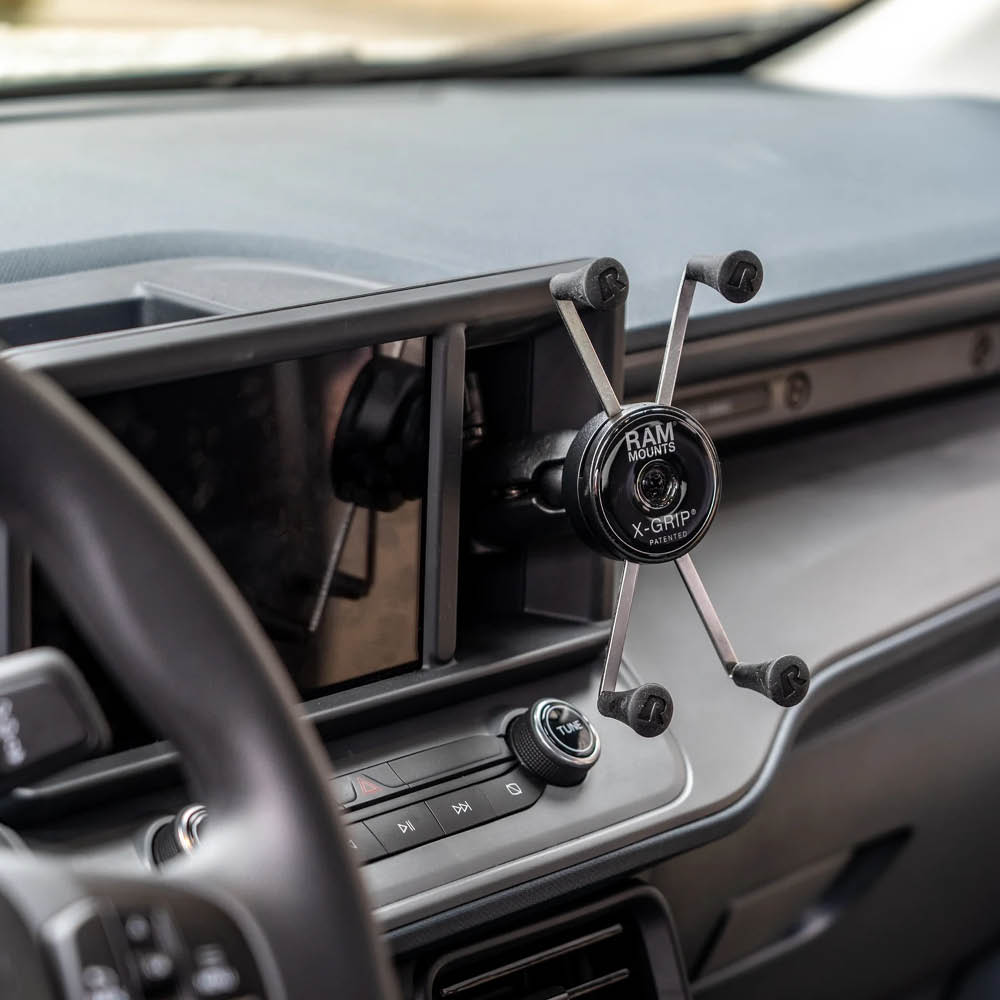 RAM Mounts X-Grip Aufbau-Klebehalterung mit Rotation für Smartphones (Verbundstoff) - Bis 114,3 mm Breite - Mittlerer Verbindungsarm - Runde Klebebasis - B-Kugel (1 Zoll)