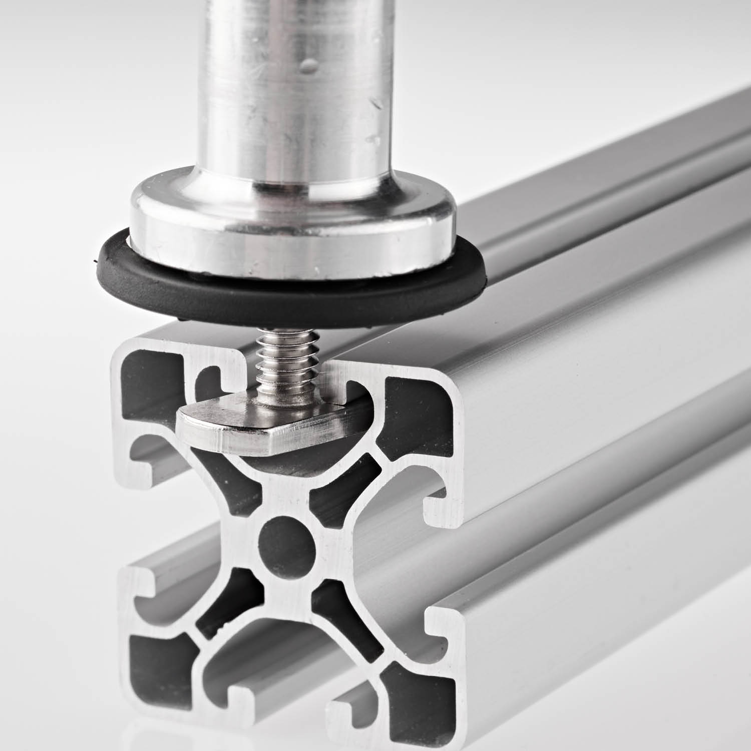 RAM Mounts Aluminium-Kugeladapter mit Edelstahl T-Bolzen und Gummi-Reibungsscheibe – B-Kugel (1 Zoll) – Kompatibel für Tough-Track & weitere Industrie-Profile