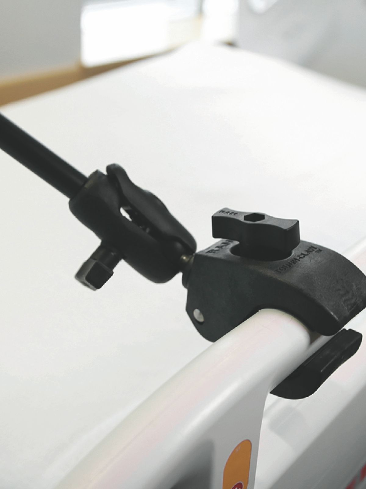 RAM Mounts X-Grip Rohr-Halterung für 7-8 Zoll Tablets - Runde Basisplatte - B- & C Kugel Verbindungsarm - RAM 9 Zoll Rohr (ca. 229 mm Länge) - Große Tough-Claw - B- & C-Kugel (1 & 1,5 Zoll) - Gesamtlänge ca. 660 mm