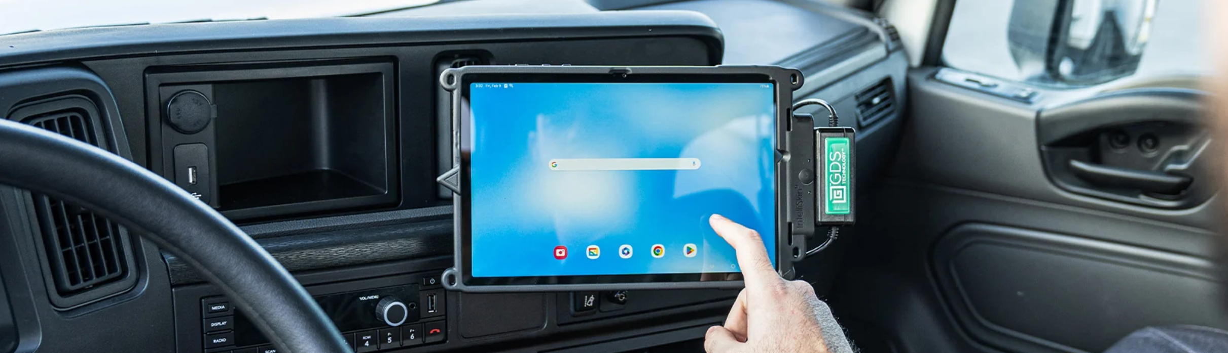 GDS Uni-Conn Docking-System mit verschiedenen mobilen Geräten
