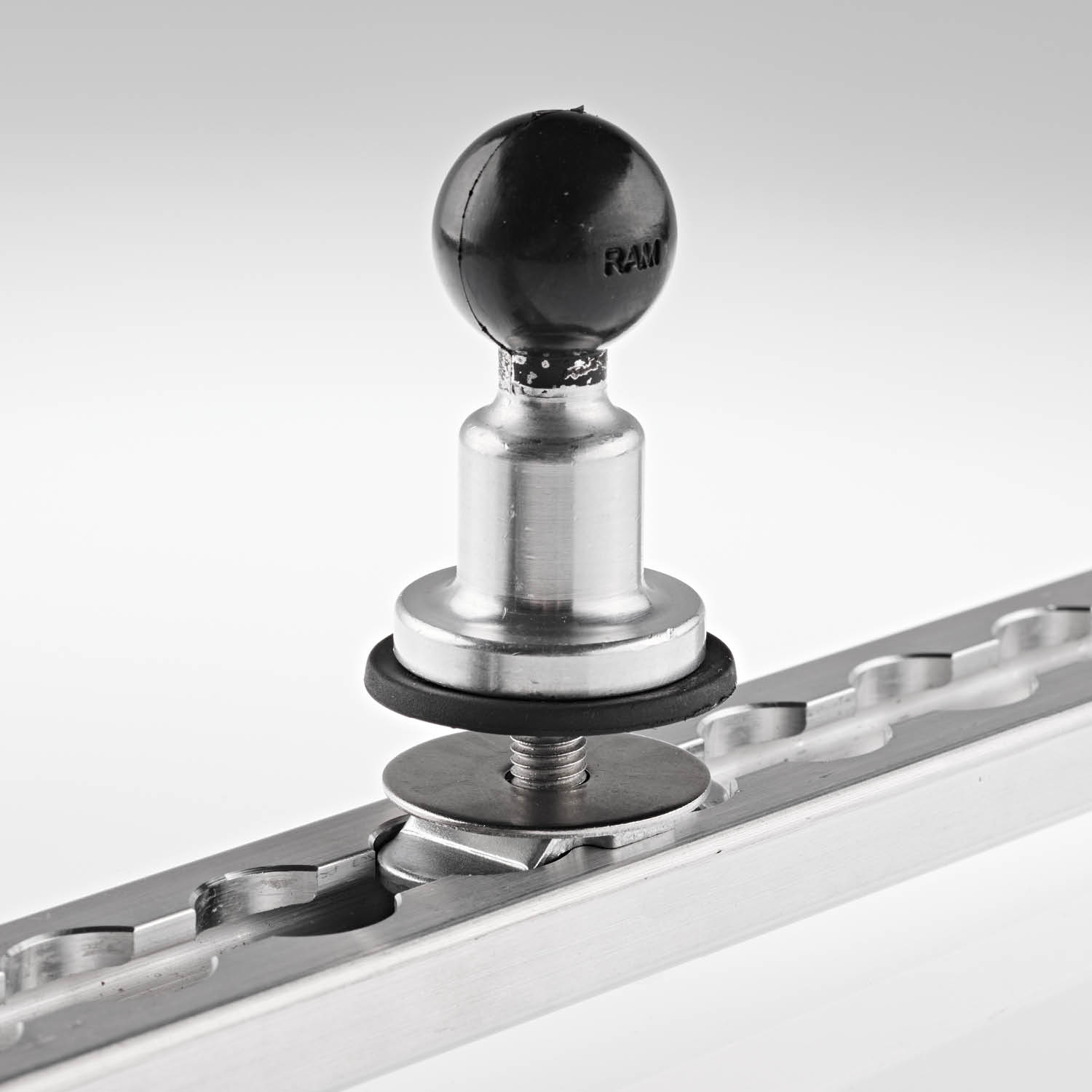 RMG Aluminium-Kugeladapter mit M8 Innengewinde und Gummi-Reibungsscheibe – B-Kugel (1 Zoll) – Kompatibel für ITEM, Bosch-Rexroth & MiniTec