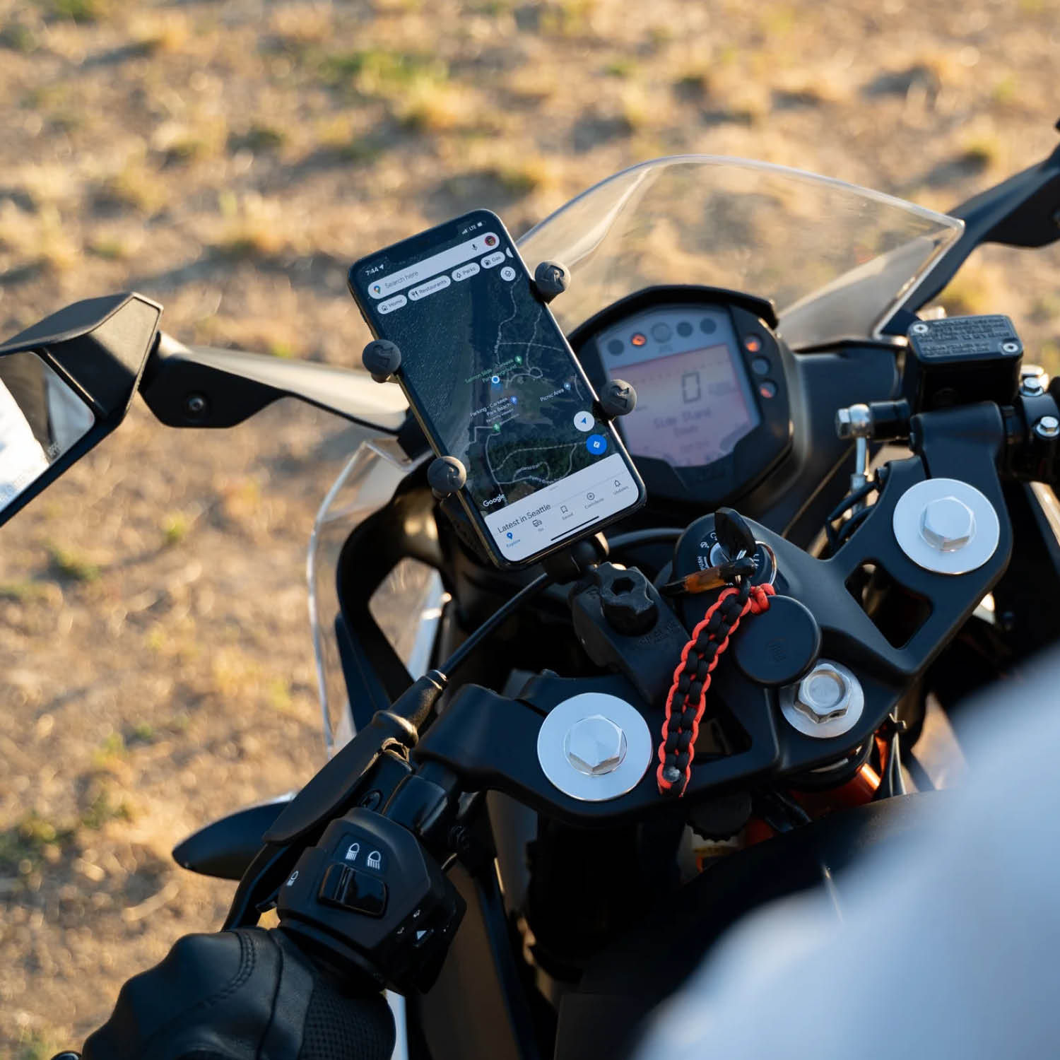 RAM Mounts X-Grip Klemm-Halterung für Smartphones - Bis 82,55 mm Breite - Kurzer Verbindungsarm - Tough-Claw Klein (Durchmesser 15,87 mm bis 28,95 mm) - B-Kugel (1 Zoll)